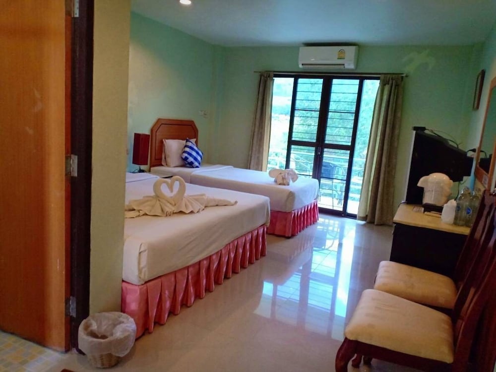 Deluxe Triple Room photo 2