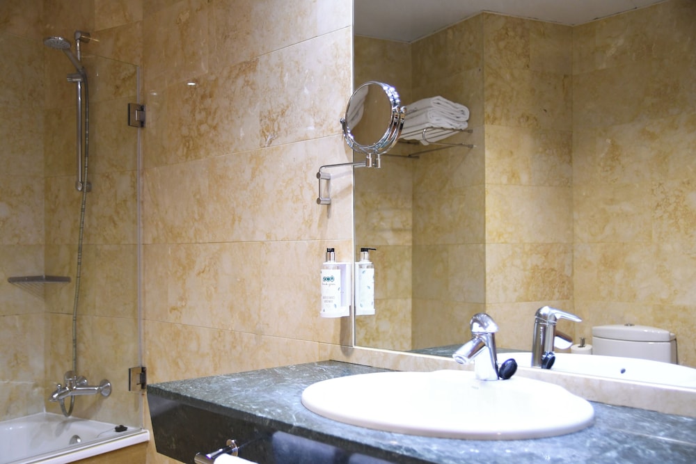 Superior Double Room Single Use - Photo 5