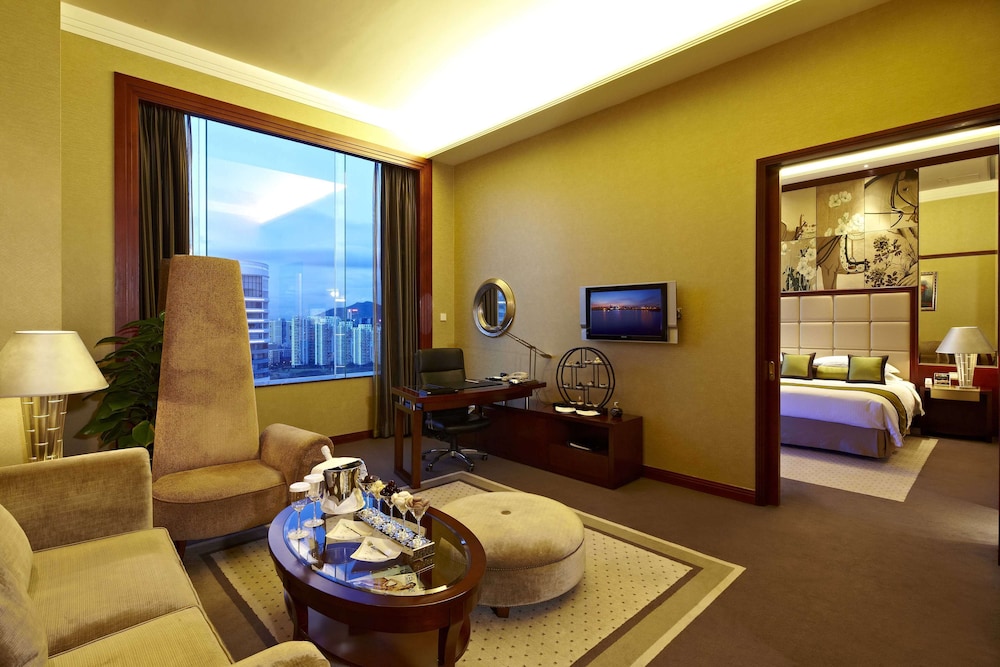 Executive Suite, 1 King Bed, City View photo 3