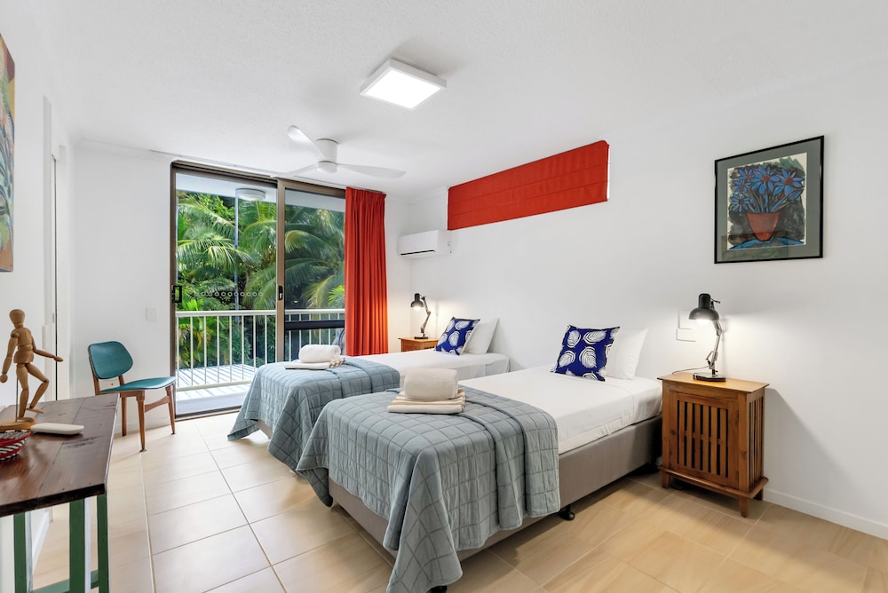 Two Bedroom Ocean View Apartment photo 3