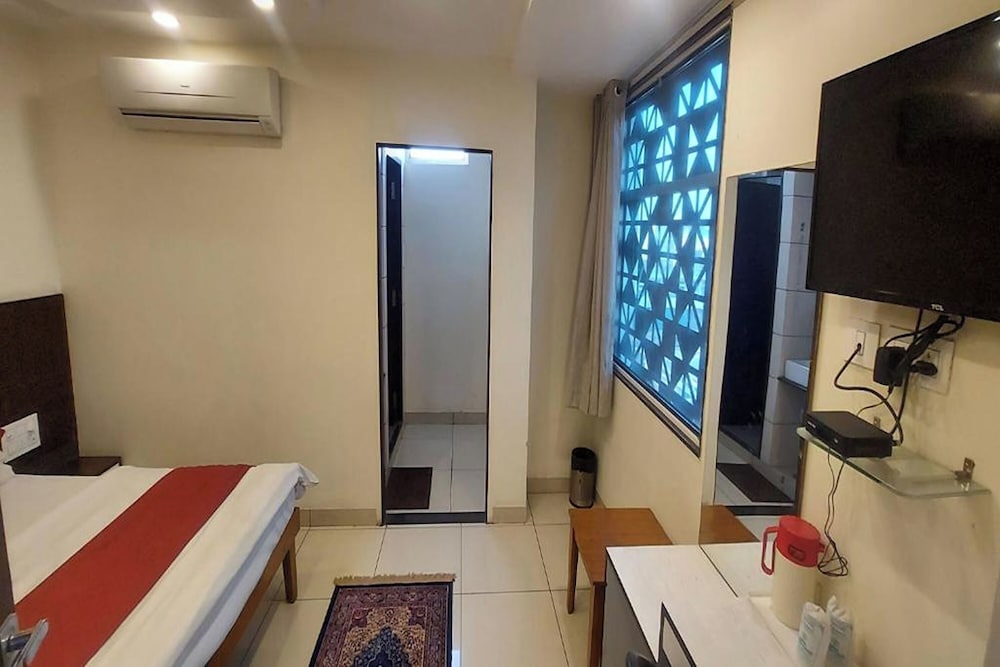 Super Deluxe Room - Photo 9