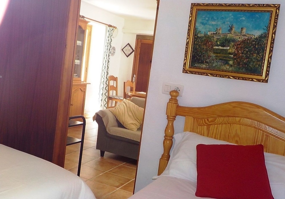 Traditional House, 2 Bedrooms photo 3