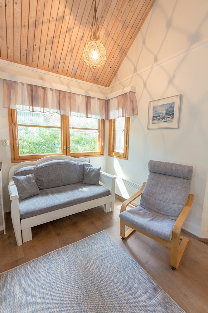 Cottage, multiple beds (5-6 Adults) - Photo 8