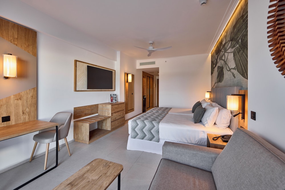 Junior Suite, Partial Sea View (B2C) photo 3