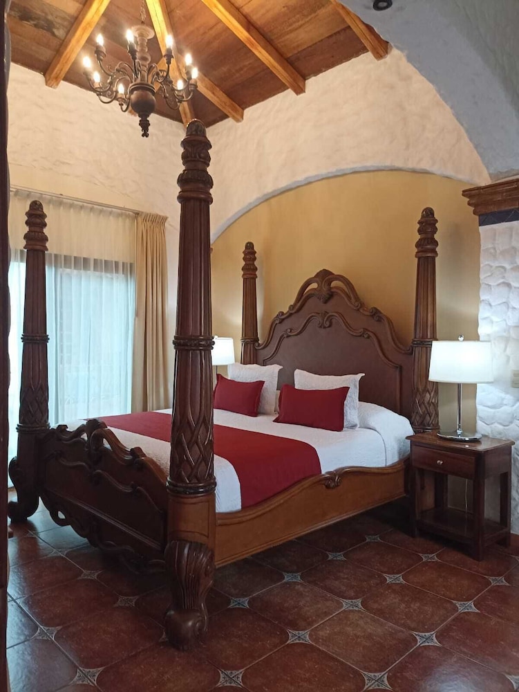 Junior Suite, 1 King Bed photo 1