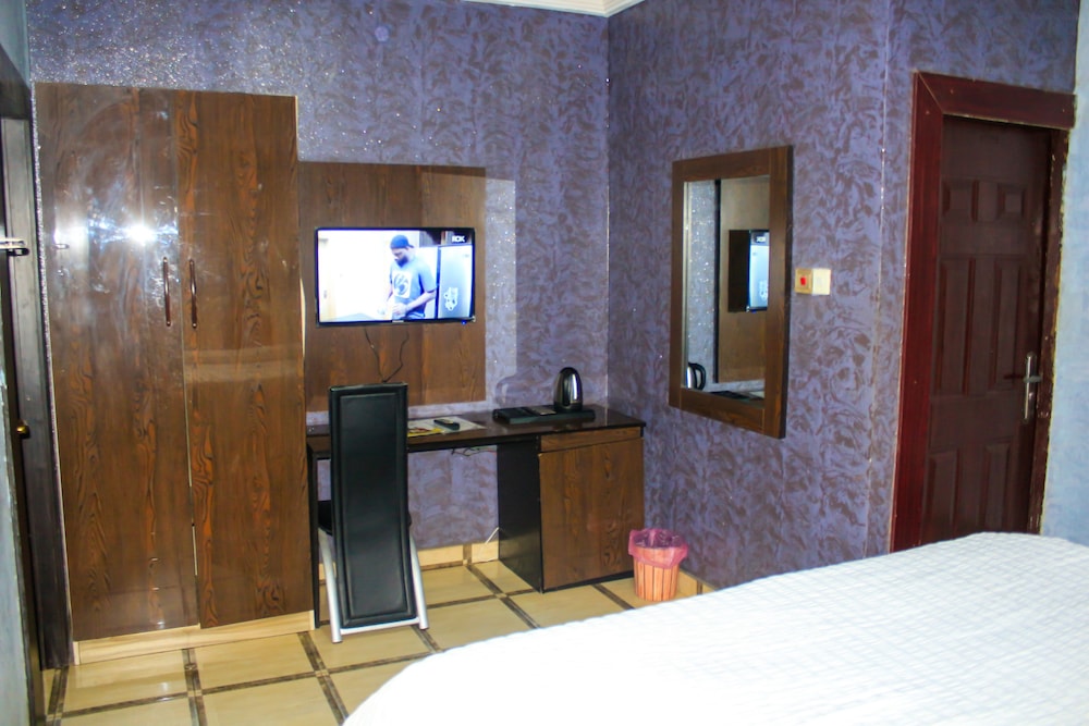 Room (Standard Deluxe) - Photo 3