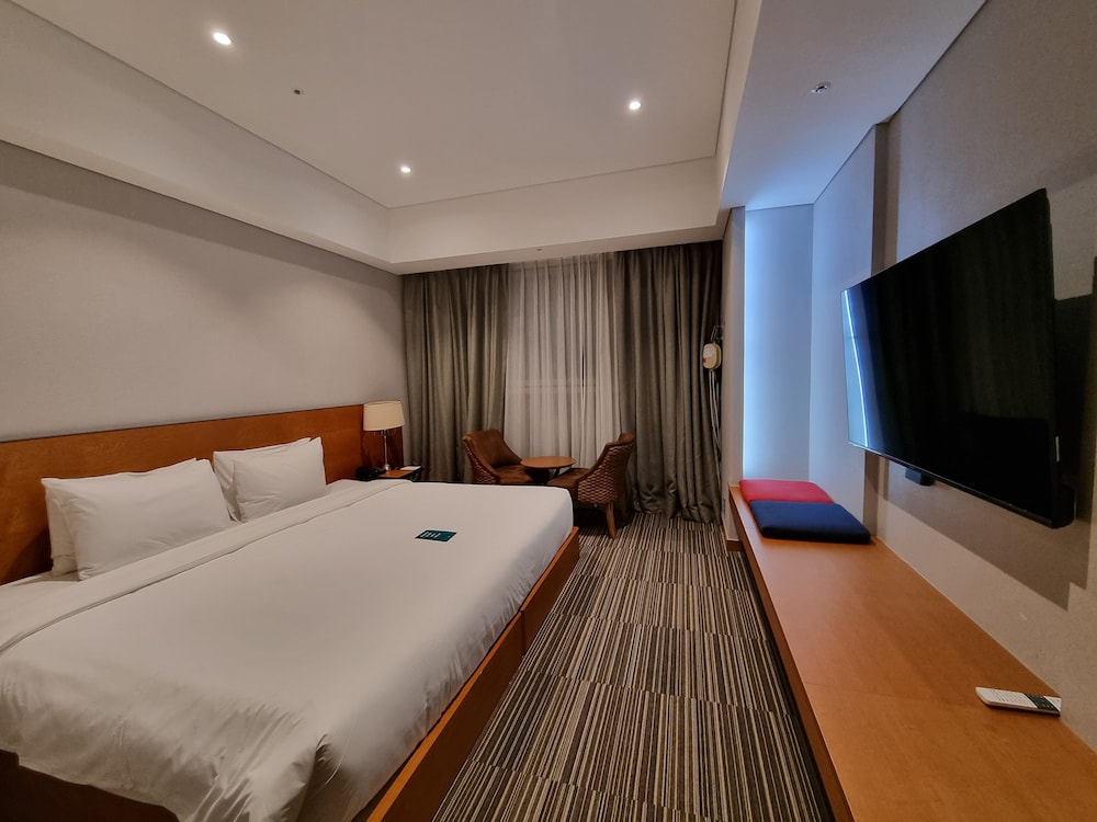 Deluxe Hollywood King Room photo 3