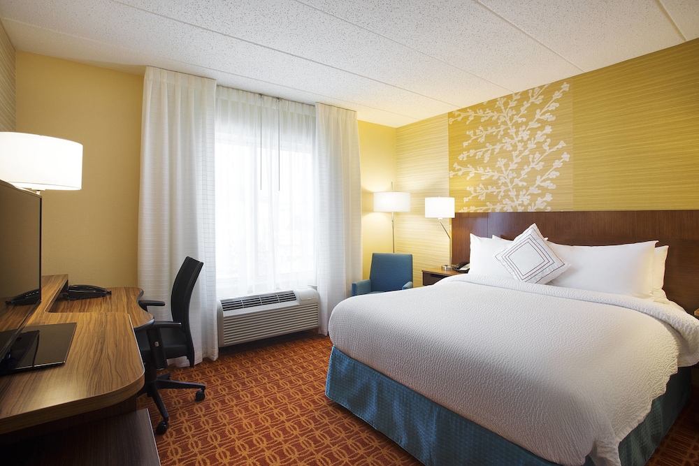 Room, 1 Queen Bed (Mobility/Hearing Accessible, Tub) - Photo 2