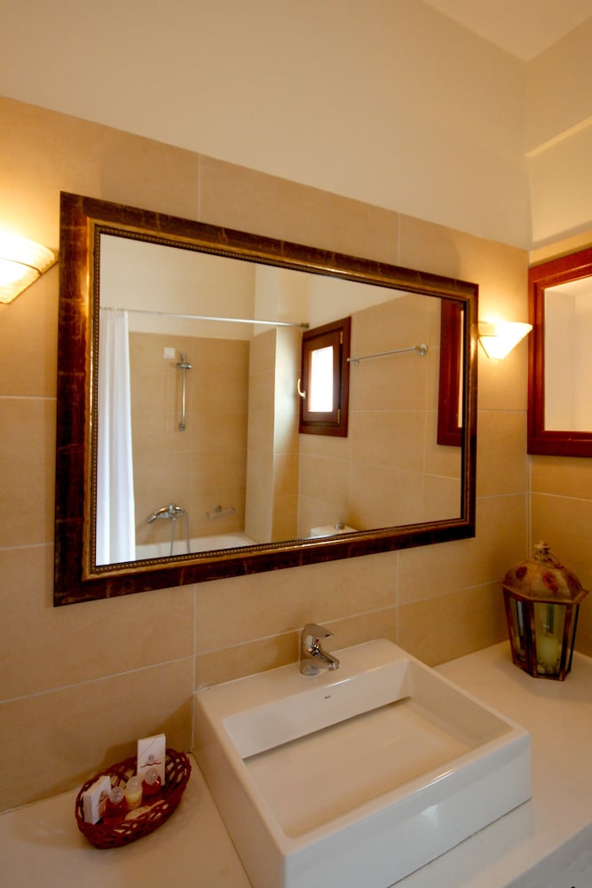 Honeymoon Suite photo 3