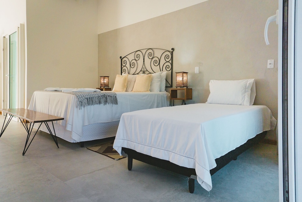 Deluxe Room - Photo 16