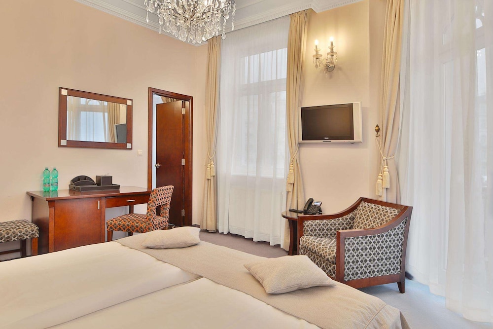 Superior Double Room, 1 Double Bed, Ensuite, City View - Photo 3