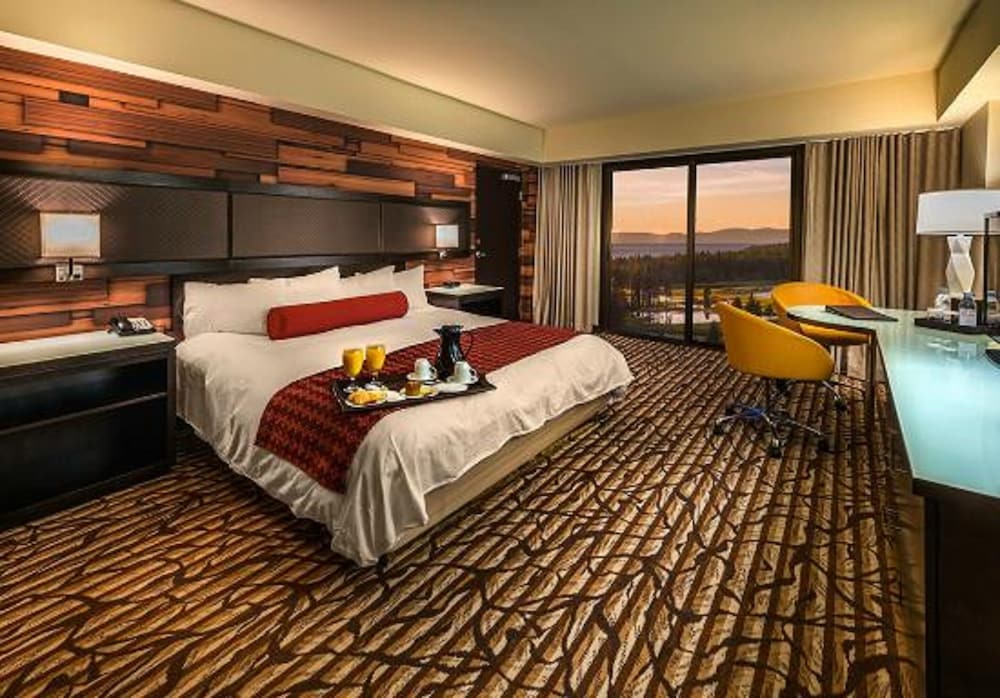 Deluxe Room, 1 King Bed - Photo 1