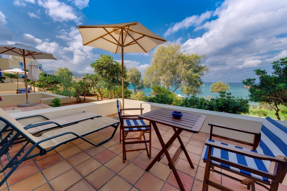 Bungalow, 1 Bedroom, Terrace, Beachfront photo 2