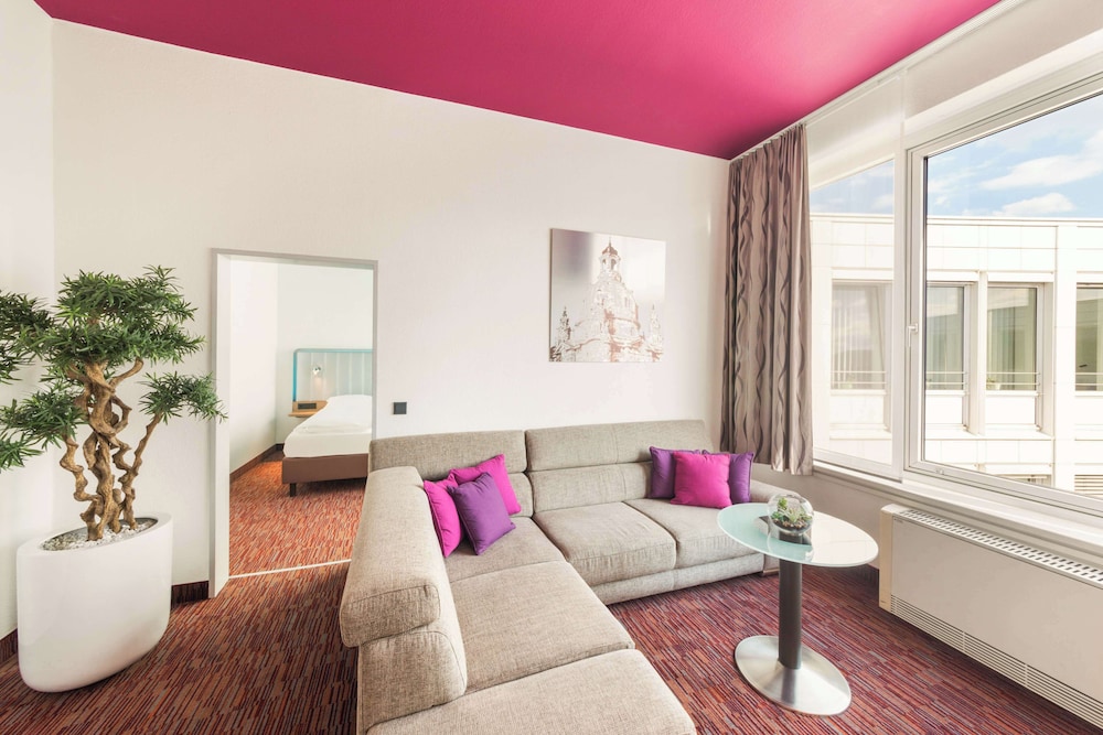 Suite, 1 Double Bed - Photo 7
