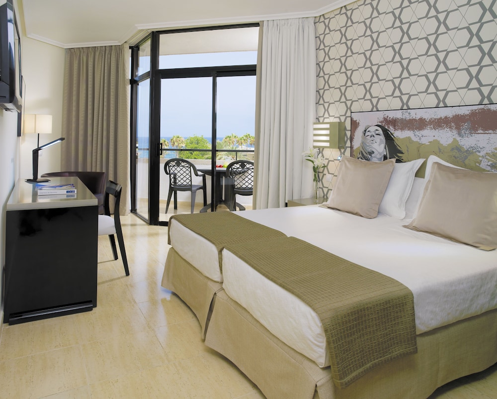 Double Room (3 adults)