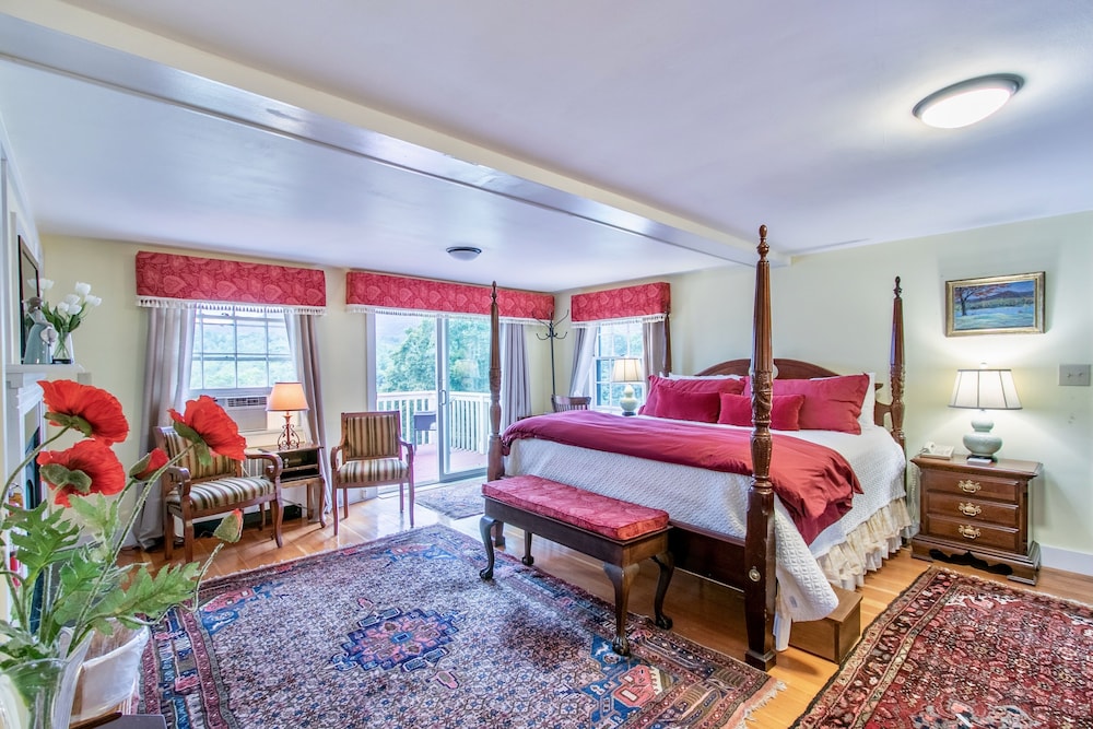 Villa, Honeymoon Suite, Fireplace, Jacuzzi, Private Deck, Dog Friendly, Panaramic Views photo 2