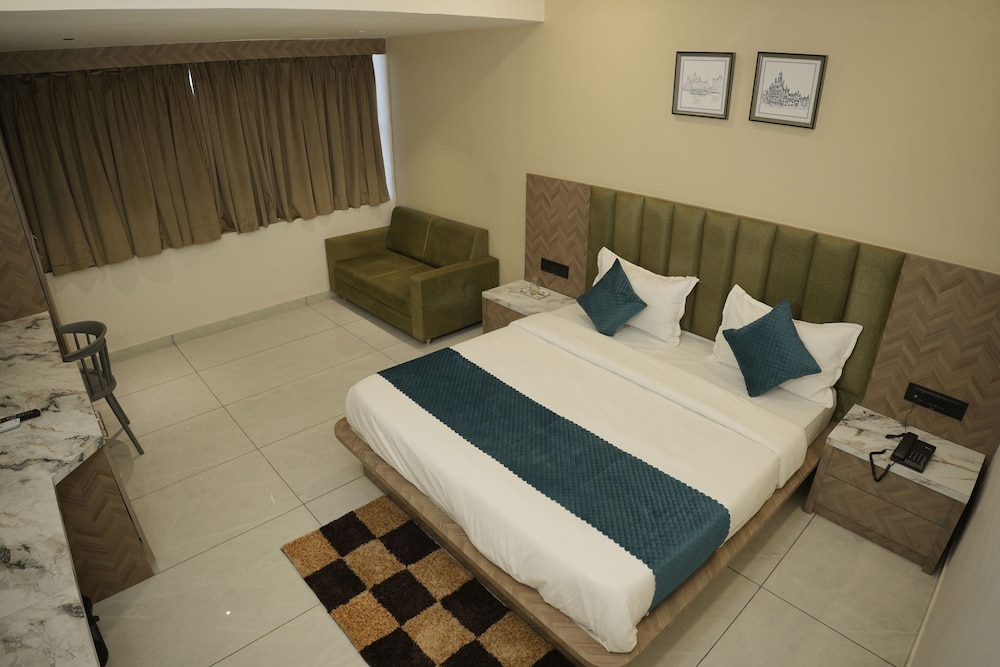 Deluxe Double Room, City View