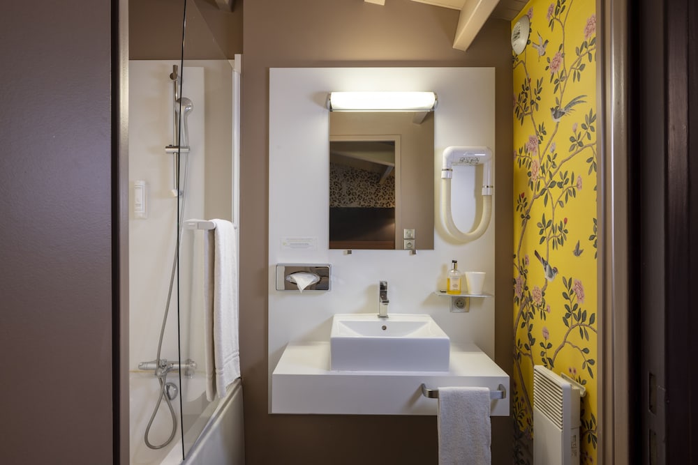 Superior Double Room (Castle or Garden View) - Photo 10