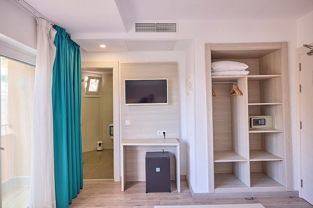 Basic Double Room (Single parent) photo 3