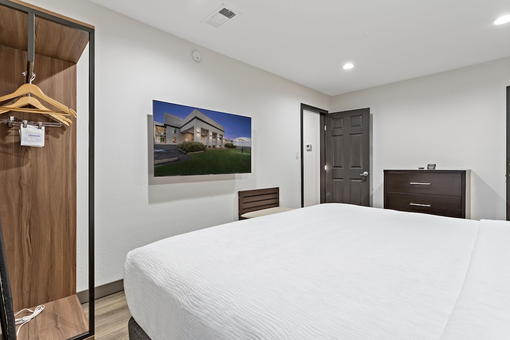 Suite, Multiple Beds, Non Smoking - Photo 6