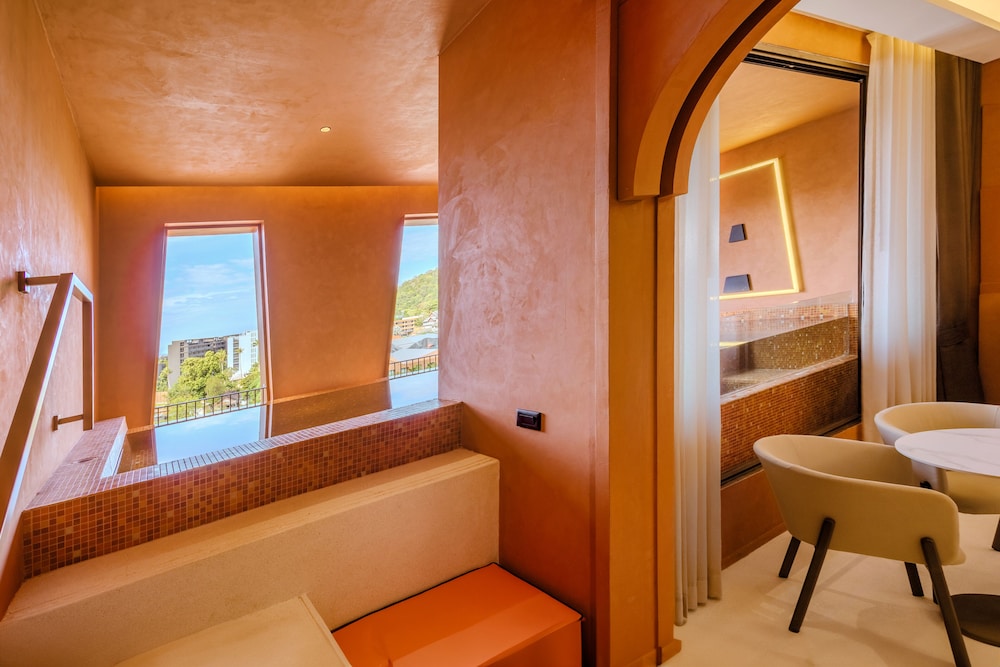 Deluxe Pool Suite Sea View - Photo 2