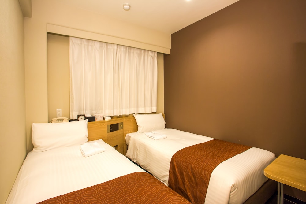 Economy Twin Room, Smoking