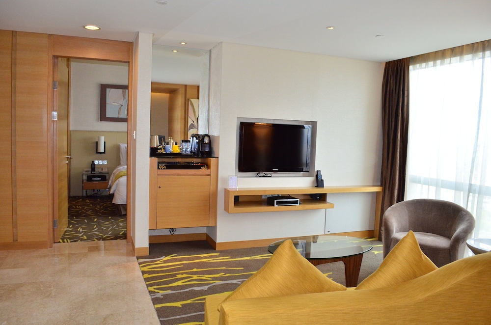 Suite, 1 Bedroom - Photo 7
