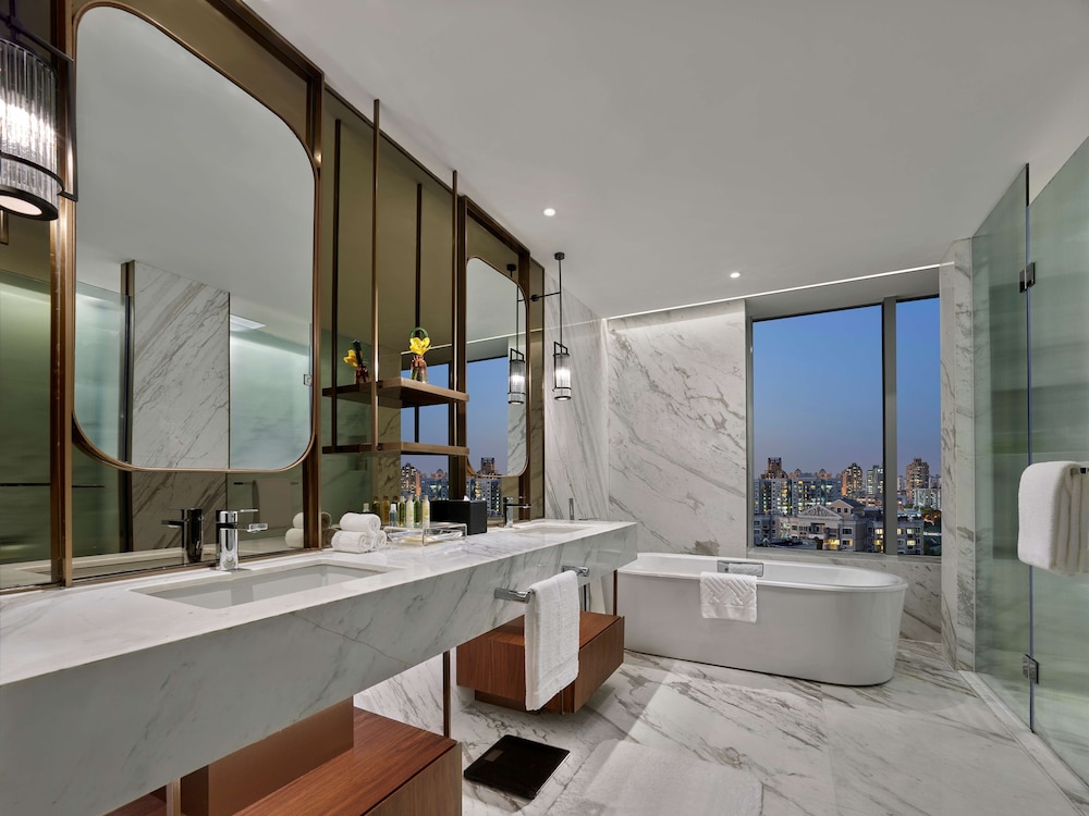 Executive Suite, 2 Bedrooms thumbnail 6