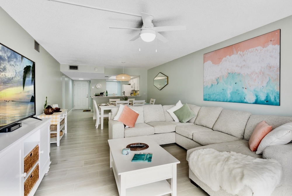 Condo, 3 Bedrooms, Ocean View photo 3