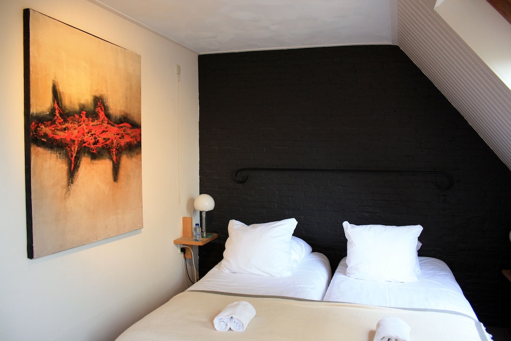 Superior Room, 2 Twin Beds, Bathtub, Garden View photo 3