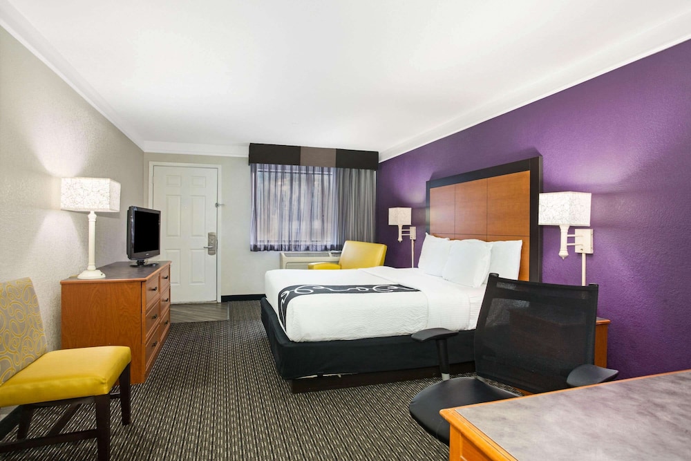Room, 1 King Bed, Non Smoking - Photo 2