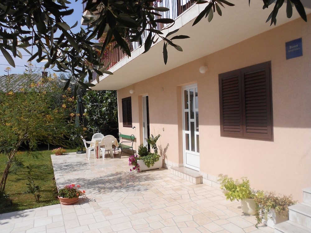 Apartment (Kate - free private parking - A1(6))