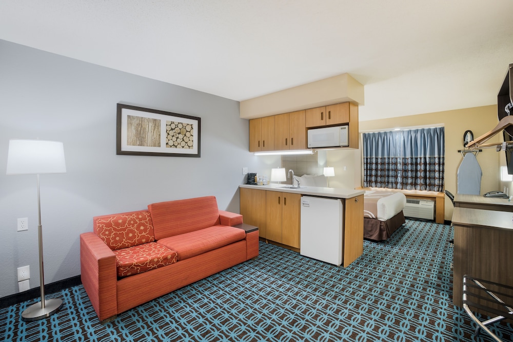 Suite, 1 King Bed, Accessible - Photo 1
