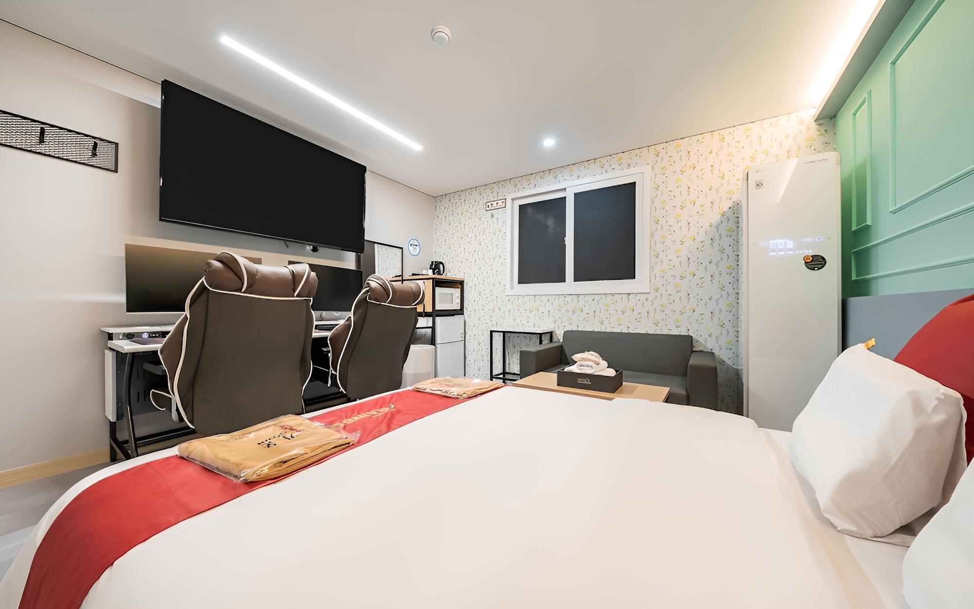 Room (2PC Styler Suite - Styler air purifie) - Photo 1
