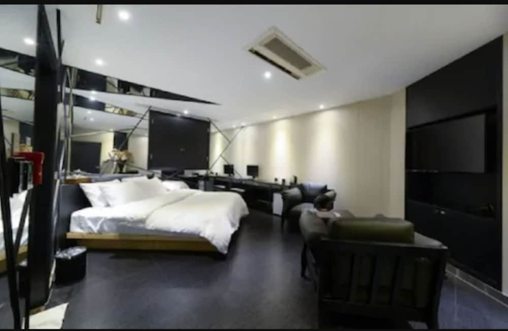 Premium Double Room - Photo 3