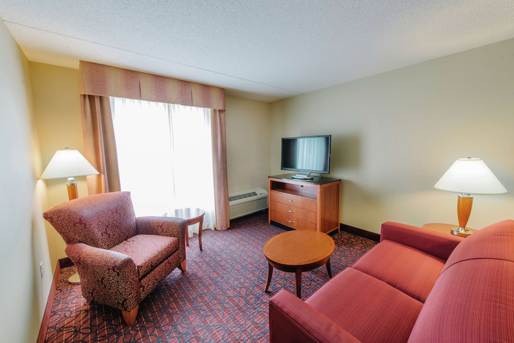 1 King Junior Suite, Accessible - Photo 3