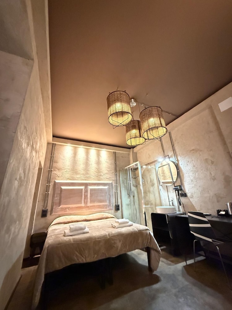 Superior Triple Room, Shared Bathroom - Photo 3