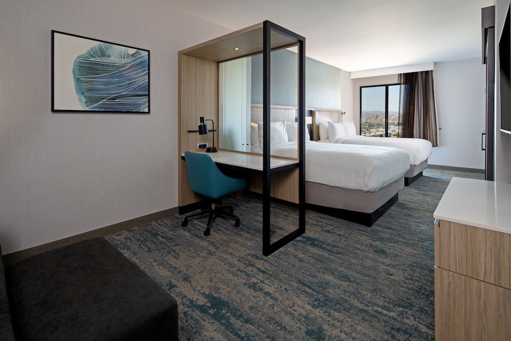 Suite, 2 Queen Beds - Photo 2