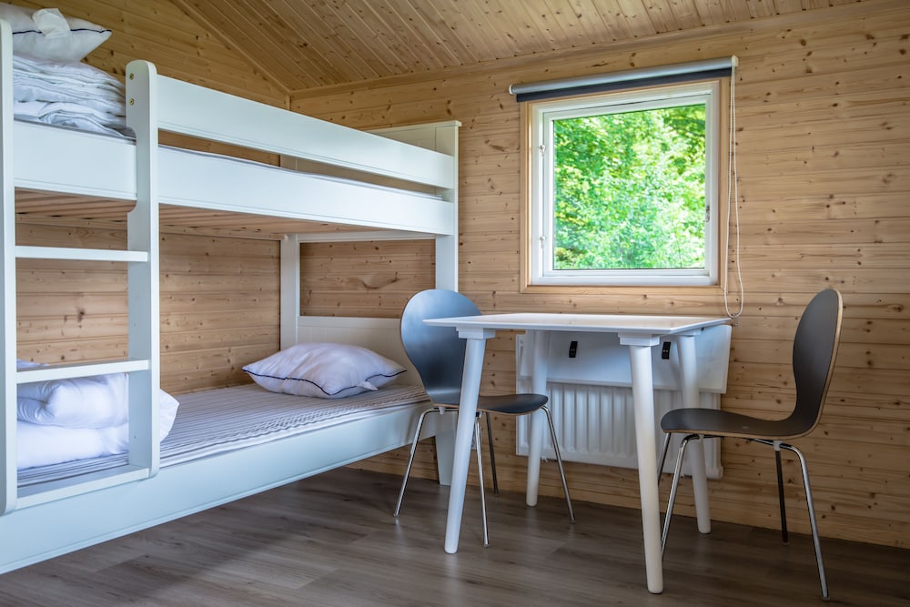 Camping Cabin, Shared Bathroom photo 2