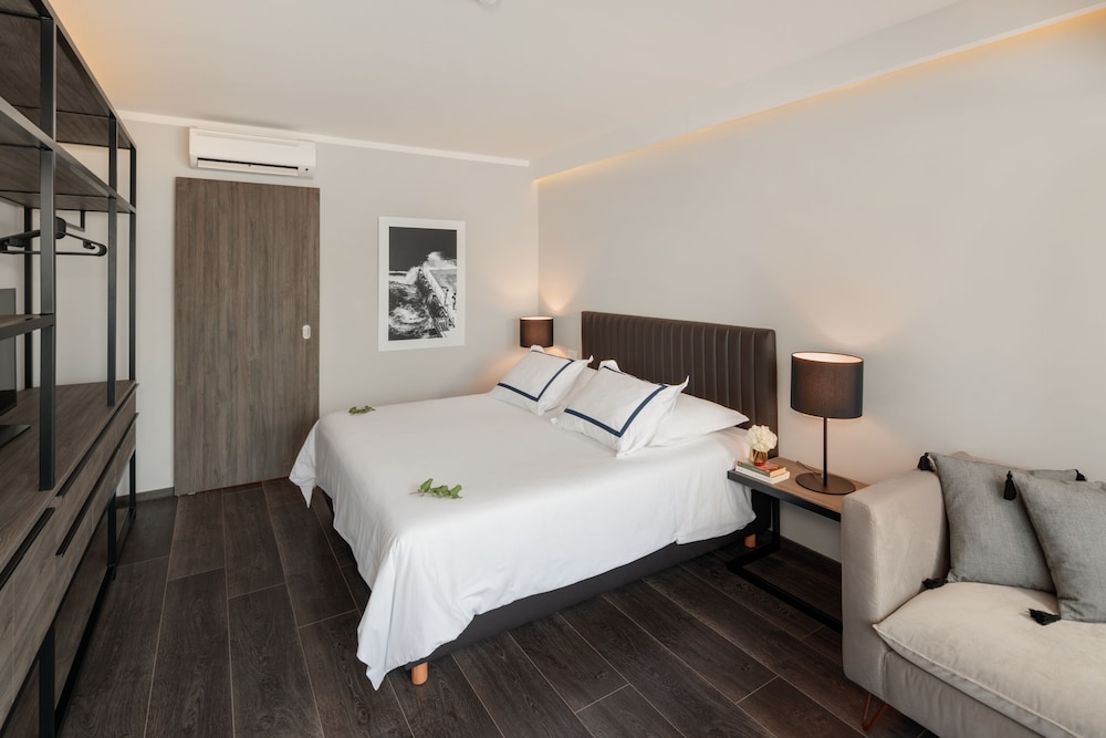 Deluxe Double Room, Partial Sea View photo 3