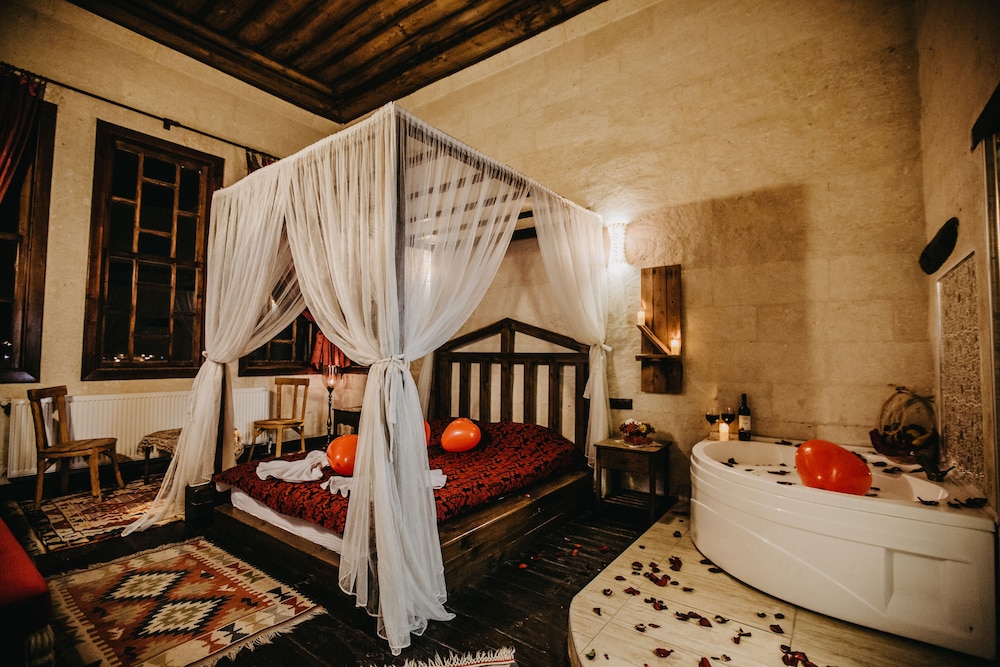 Honeymoon Room photo 1