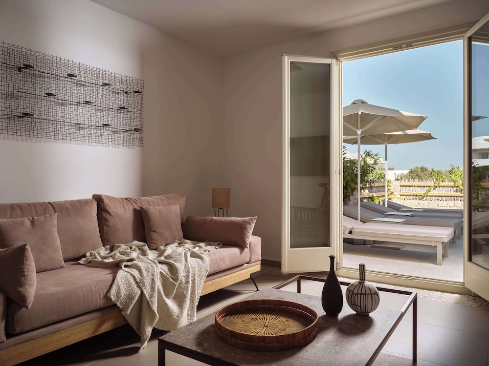 Queen Two-Bedroom Duplex Suite with Private Heated Pool and Hydromassage - Photo 11