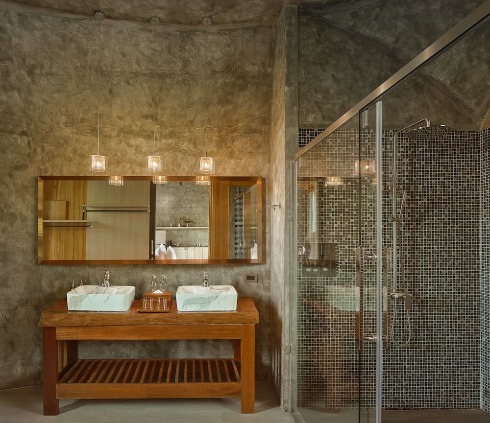 Suite Villa Outdoor Jacuzzi - Photo 2