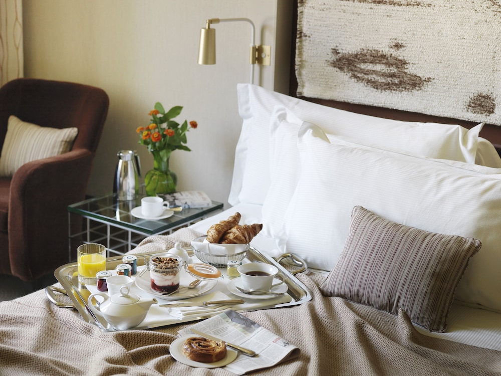 Superior Room, 1 King Bed photo 3