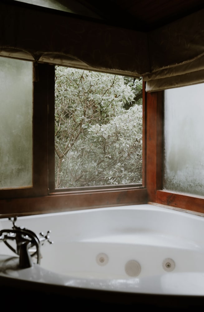 Honeymoon Suite photo 3
