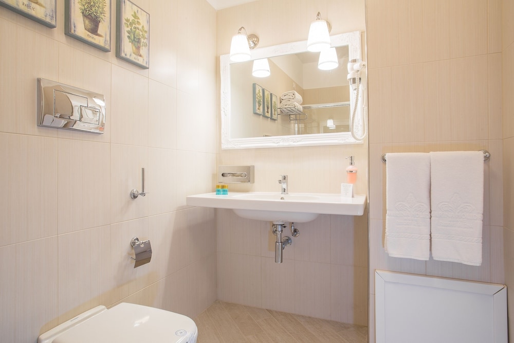 Comfort Room - Photo 2