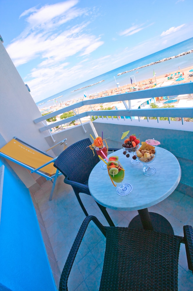 Room, Sea View