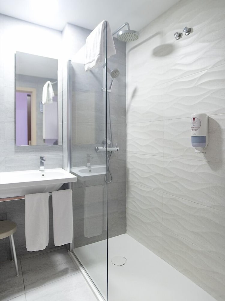 Double Room - Photo 9