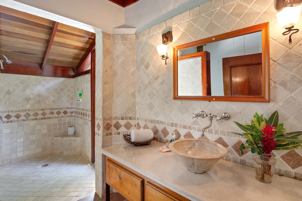 Jungle Bungalow photo 3