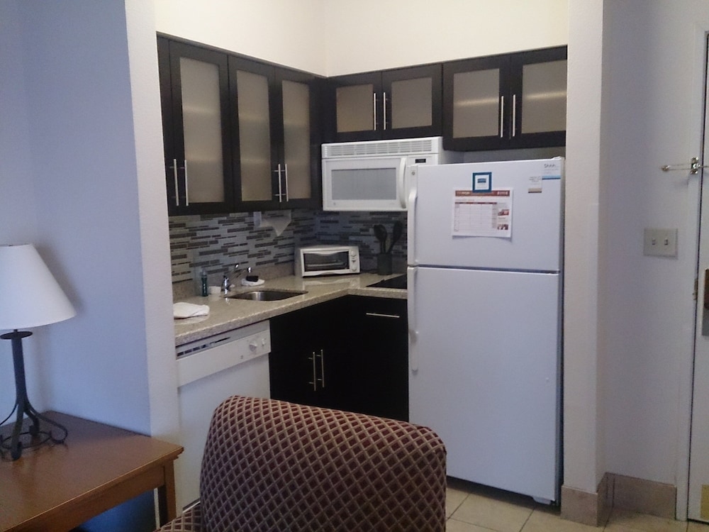 Suite, 1 Bedroom, Kitchen - Photo 4